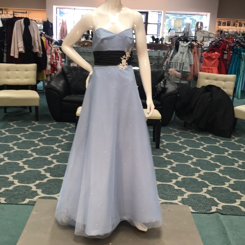 Size 4 Disney Fairytale Weddings dress nwt